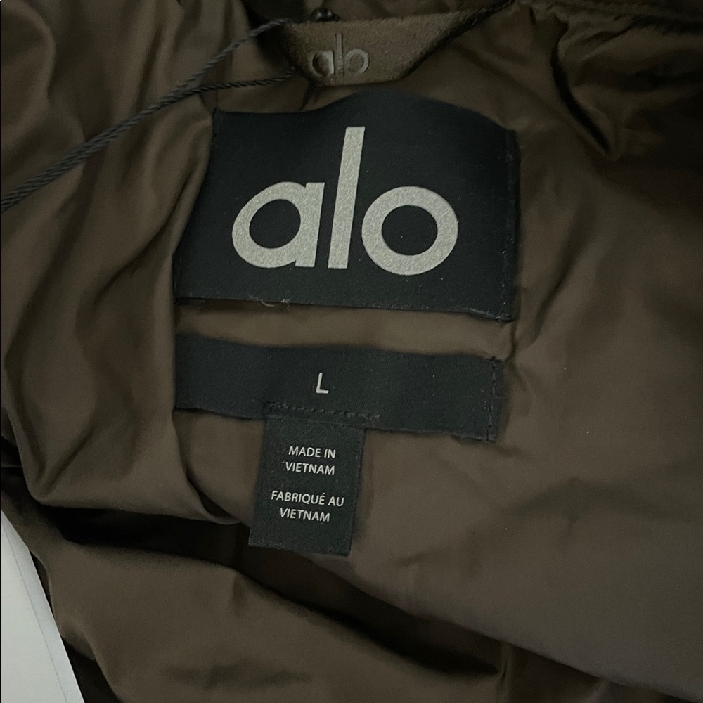 Alo Yoga NWT Socialite Shacket Button Down Pockets Expresso Size L SOLD OUT - Picture 7 of 8
